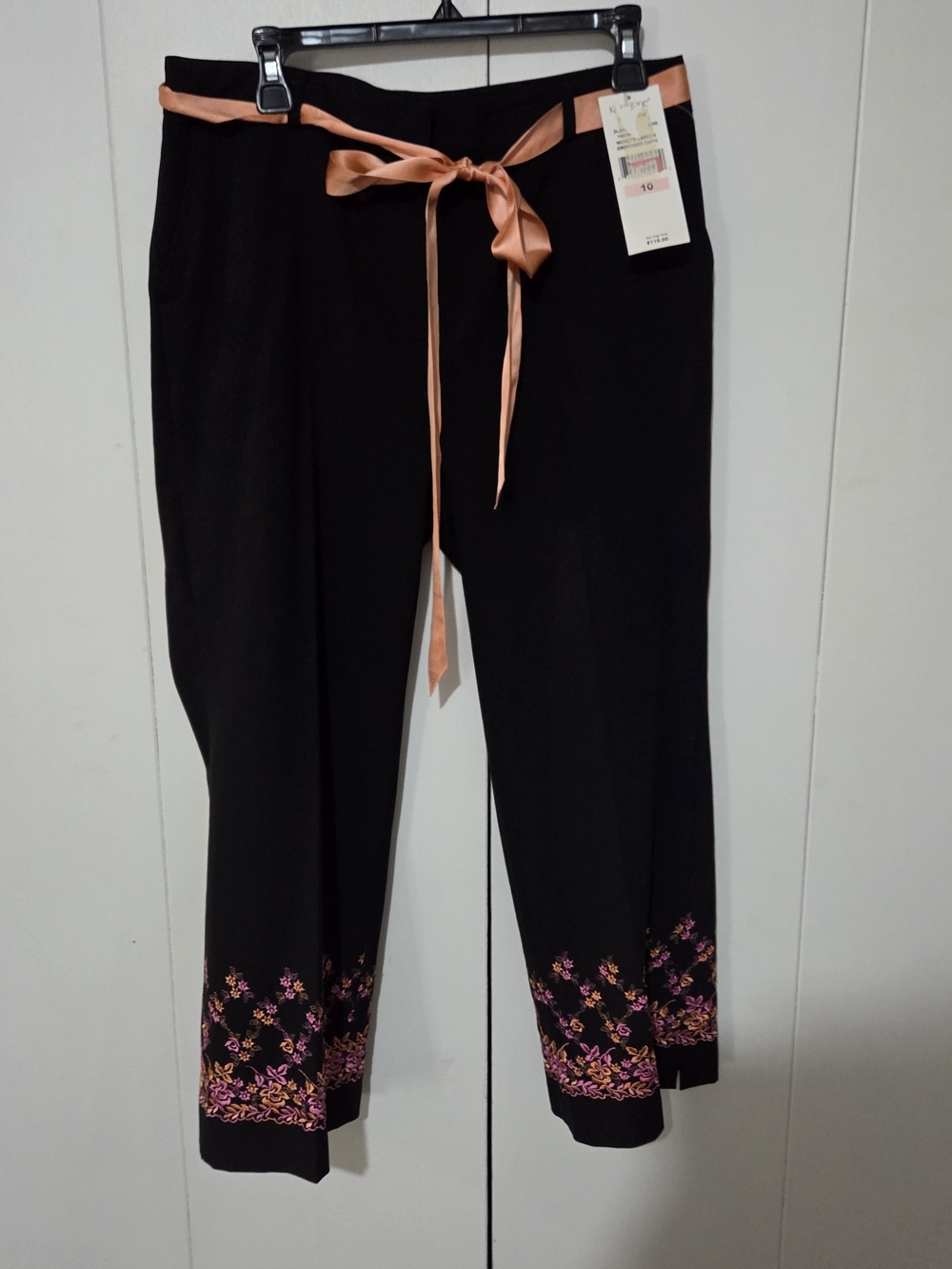 Karen Kane Monet's Garden Embroidered Capri Pants Black Size 10 NWT